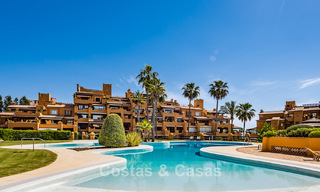 High-quality, modernized luxury beachfront apartment with stunning sea views, private garden and pool, Marbella - Estepona 782619 