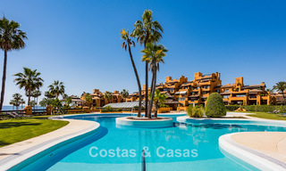 High-quality, modernized luxury beachfront apartment with stunning sea views, private garden and pool, Marbella - Estepona 782620 