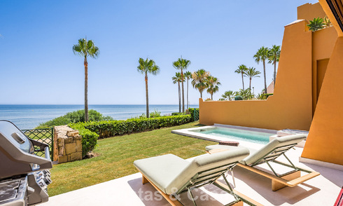 High-quality, modernized luxury beachfront apartment with stunning sea views, private garden and pool, Marbella - Estepona 782624