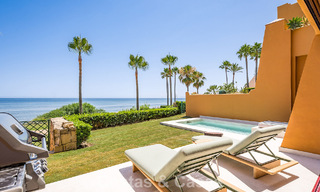 High-quality, modernized luxury beachfront apartment with stunning sea views, private garden and pool, Marbella - Estepona 782624 
