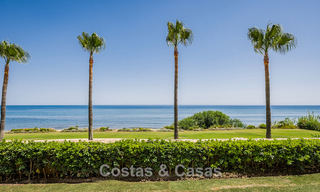 High-quality, modernized luxury beachfront apartment with stunning sea views, private garden and pool, Marbella - Estepona 782626 