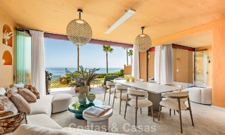 High-quality, modernized luxury beachfront apartment with stunning sea views, private garden and pool, Marbella - Estepona 782629 