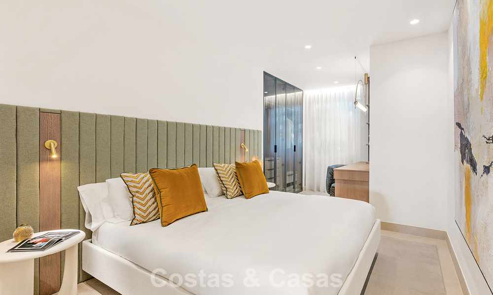 High-quality, modernized luxury beachfront apartment with stunning sea views, private garden and pool, Marbella - Estepona 782631