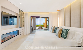 High-quality, modernized luxury beachfront apartment with stunning sea views, private garden and pool, Marbella - Estepona 782632 