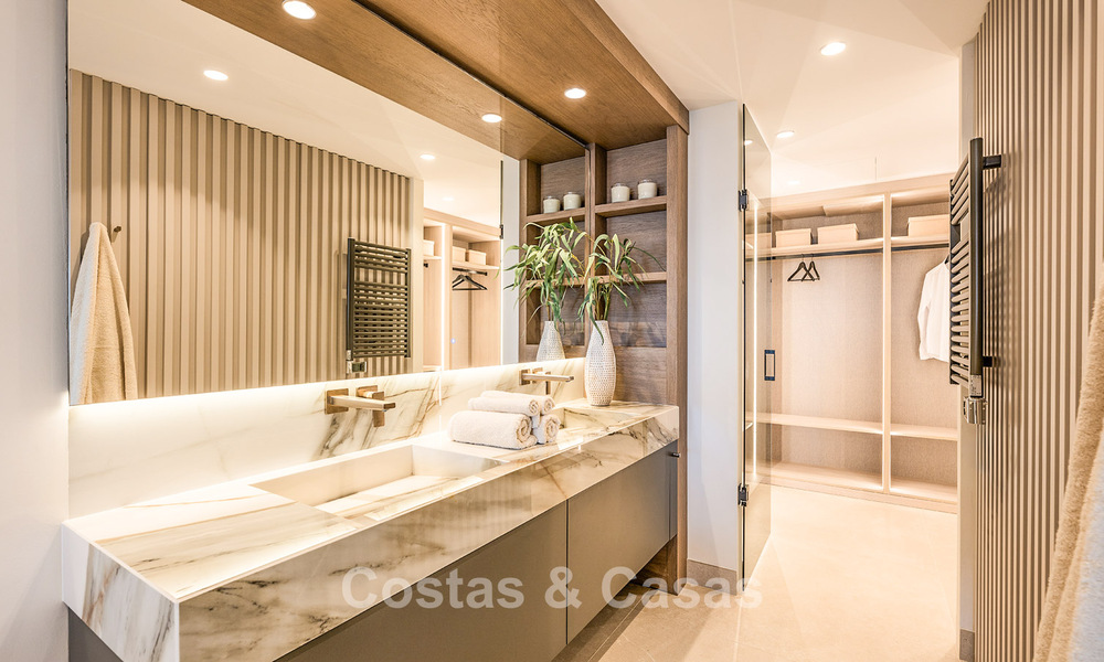 High-quality, modernized luxury beachfront apartment with stunning sea views, private garden and pool, Marbella - Estepona 782638