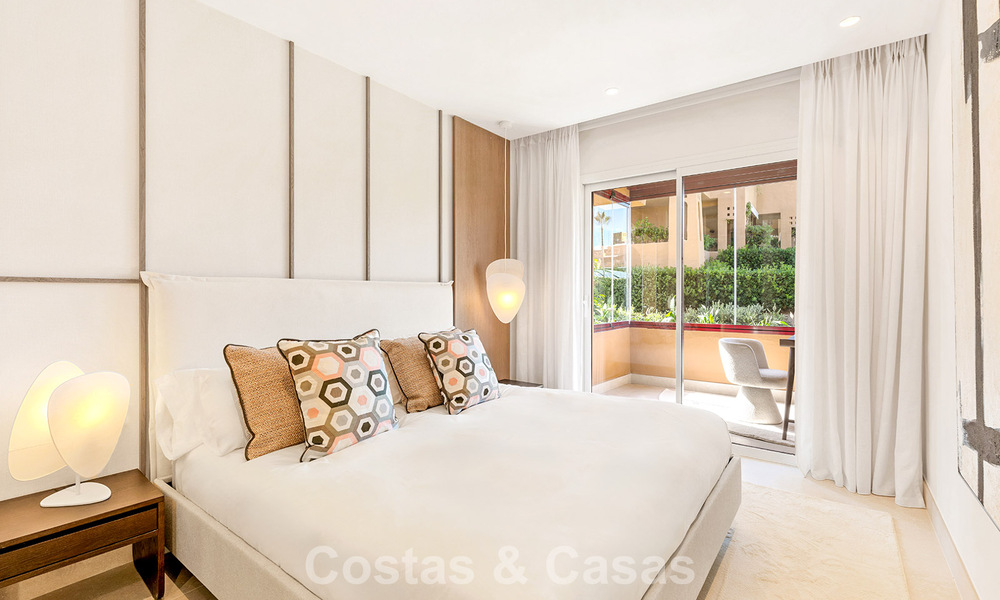 High-quality, modernized luxury beachfront apartment with stunning sea views, private garden and pool, Marbella - Estepona 782643
