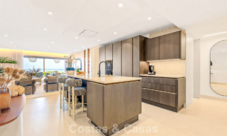 High-quality, modernized luxury beachfront apartment with stunning sea views, private garden and pool, Marbella - Estepona 782648 