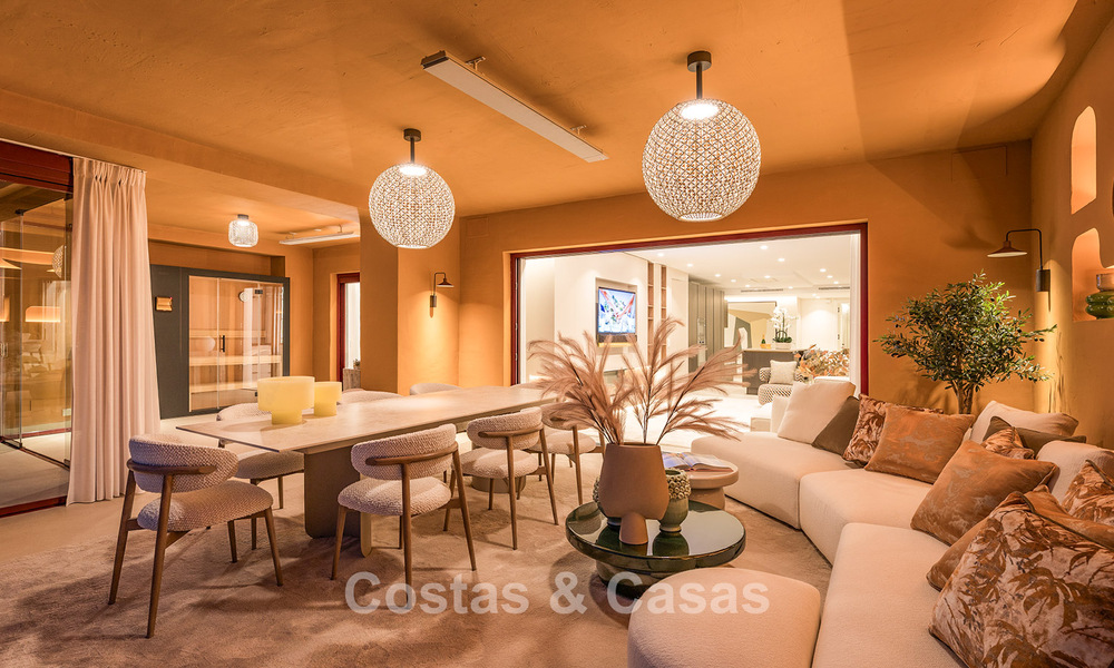 High-quality, modernized luxury beachfront apartment with stunning sea views, private garden and pool, Marbella - Estepona 782649