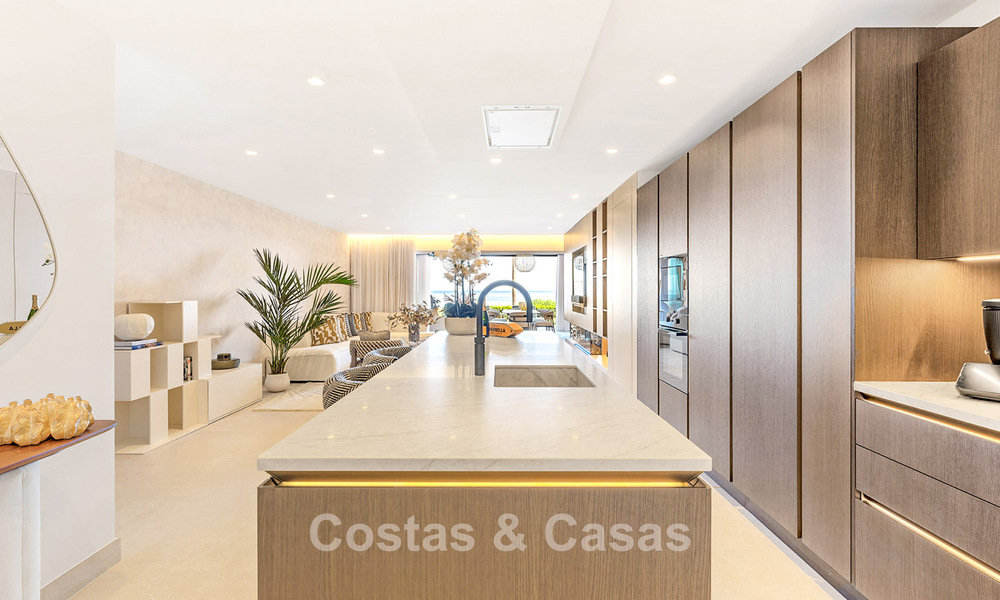 High-quality, modernized luxury beachfront apartment with stunning sea views, private garden and pool, Marbella - Estepona 782650