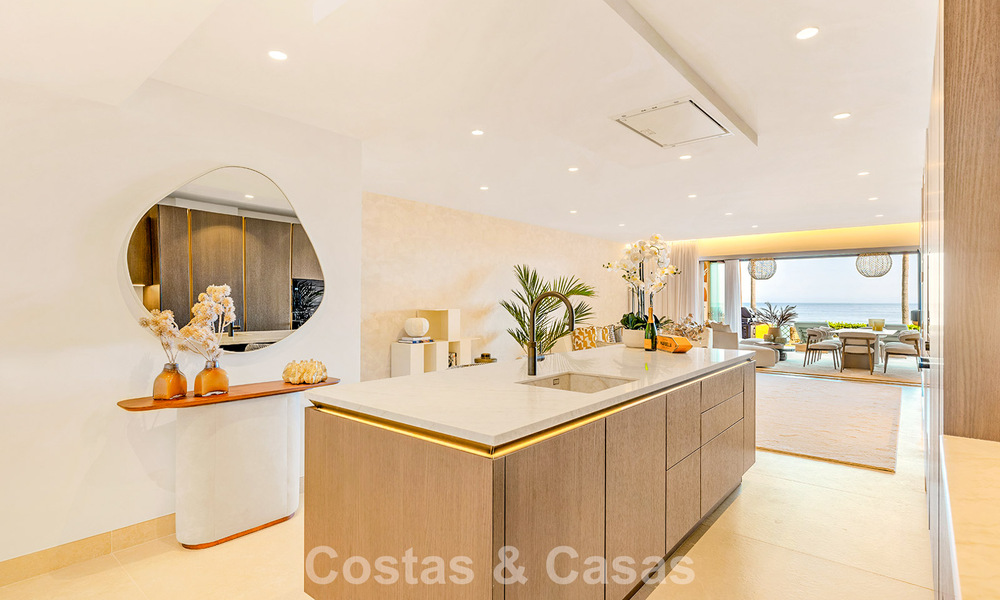 High-quality, modernized luxury beachfront apartment with stunning sea views, private garden and pool, Marbella - Estepona 782651