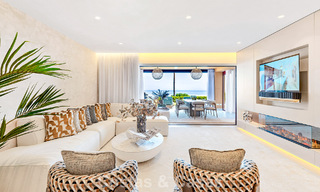 High-quality, modernized luxury beachfront apartment with stunning sea views, private garden and pool, Marbella - Estepona 782652 