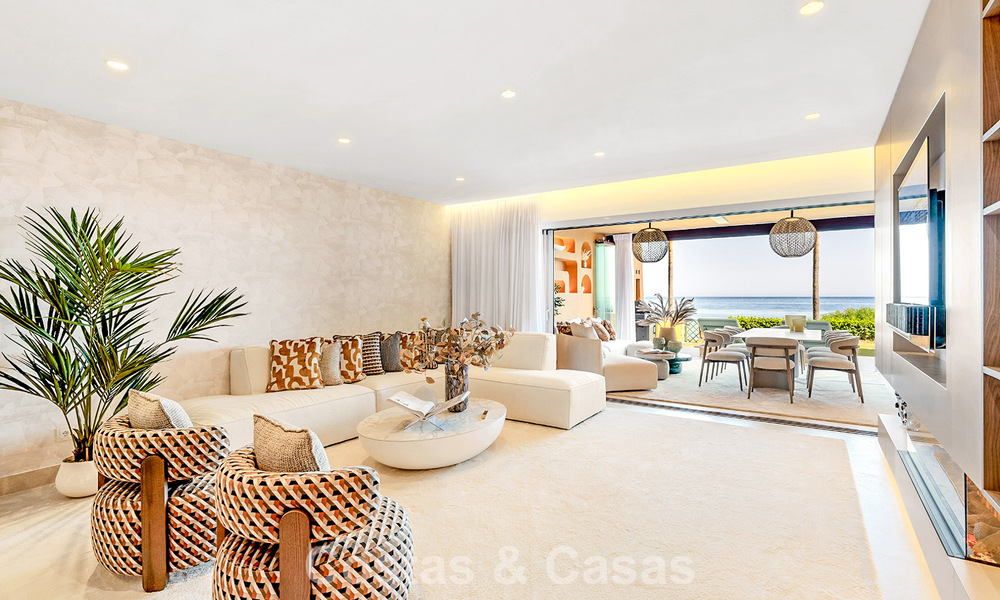 High-quality, modernized luxury beachfront apartment with stunning sea views, private garden and pool, Marbella - Estepona 782654