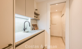 High-quality, modernized luxury beachfront apartment with stunning sea views, private garden and pool, Marbella - Estepona 782657 