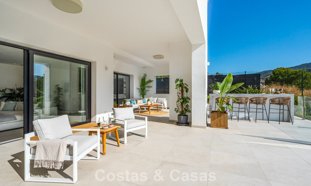 Frontline golf villa in a modern Mediterranean style for sale in Elviria, east of Marbella center 783005