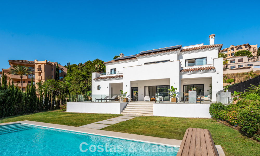 Frontline golf villa in a modern Mediterranean style for sale in Elviria, east of Marbella center 783008