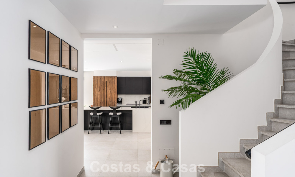 Frontline golf villa in a modern Mediterranean style for sale in Elviria, east of Marbella center 783017