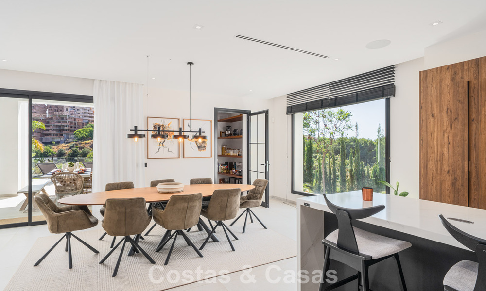 Frontline golf villa in a modern Mediterranean style for sale in Elviria, east of Marbella center 783018