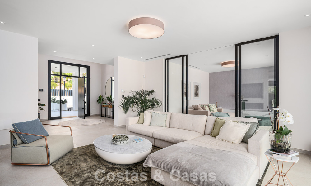 Frontline golf villa in a modern Mediterranean style for sale in Elviria, east of Marbella center 783019