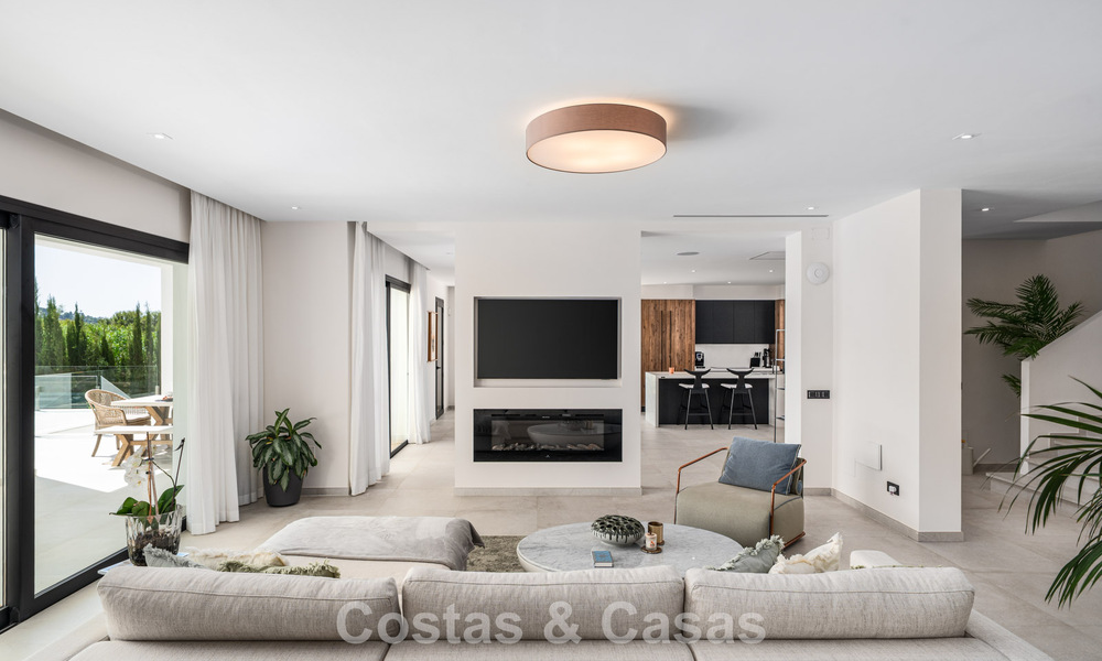 Frontline golf villa in a modern Mediterranean style for sale in Elviria, east of Marbella center 783020