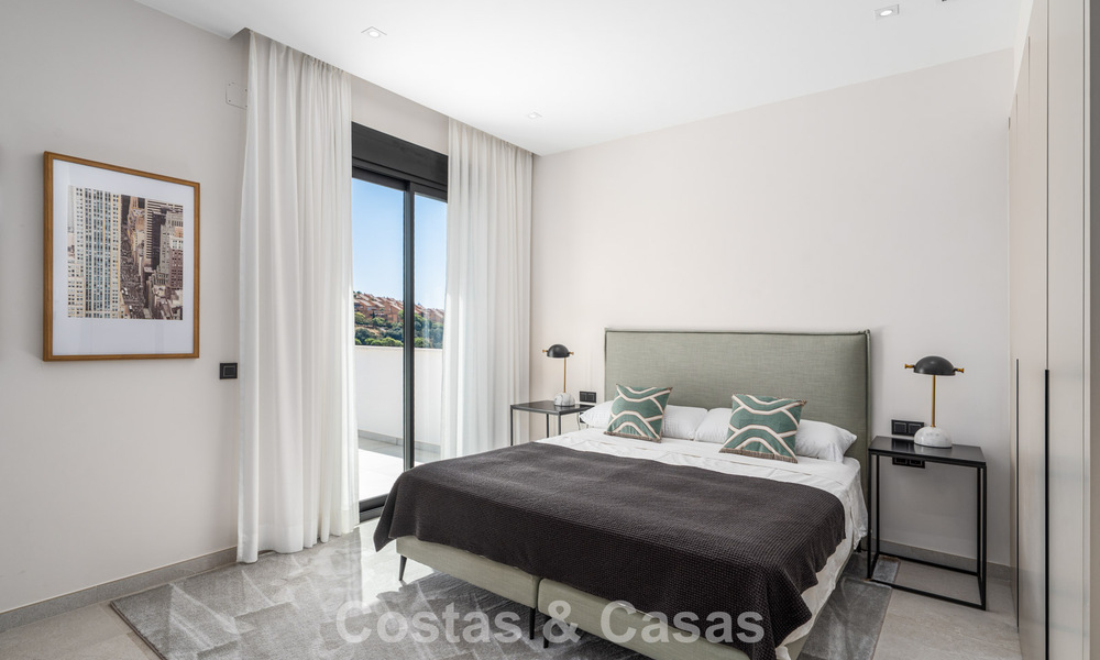 Frontline golf villa in a modern Mediterranean style for sale in Elviria, east of Marbella center 783022