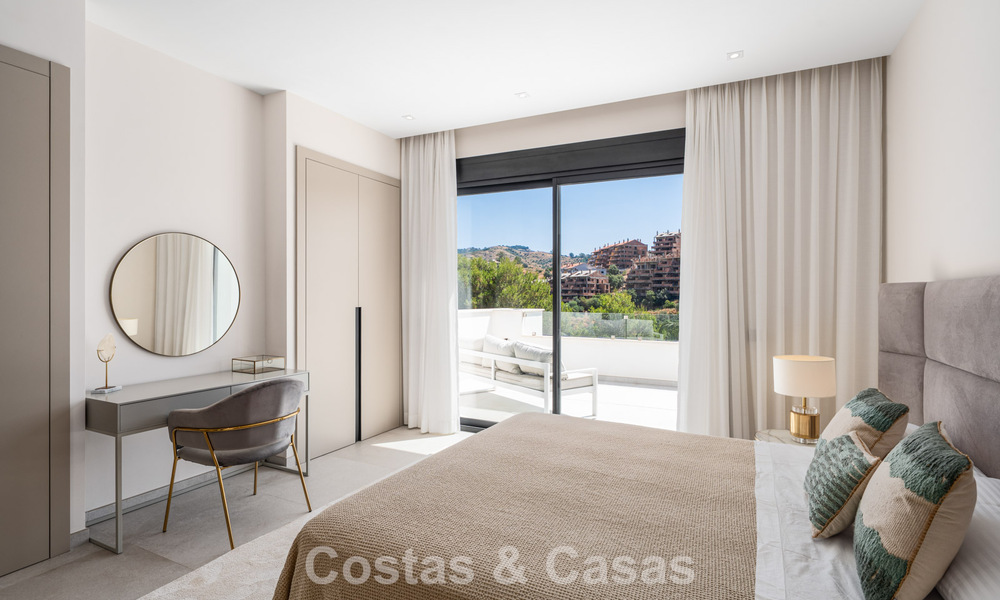 Frontline golf villa in a modern Mediterranean style for sale in Elviria, east of Marbella center 783026