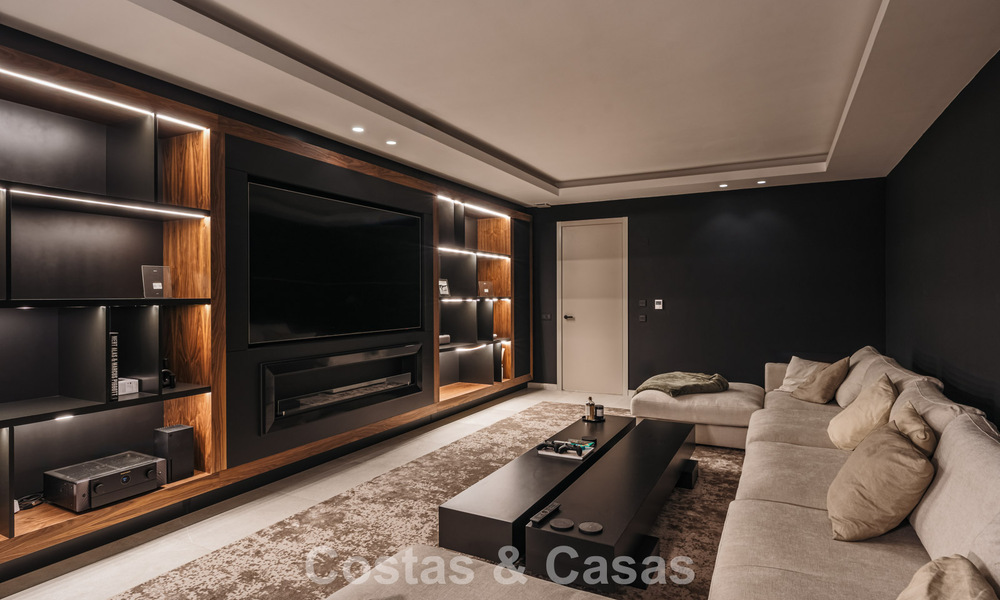 Frontline golf villa in a modern Mediterranean style for sale in Elviria, east of Marbella center 783028