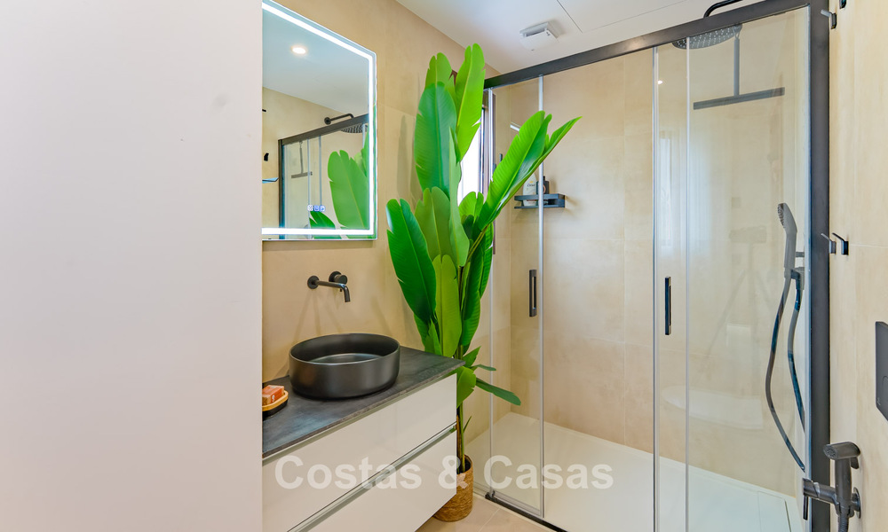 Move-in ready, spacious 3-bedroom townhouse for sale with contemporary interior and sea views in Marbella - Benahavis 782977