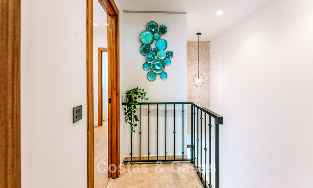 Move-in ready, spacious 3-bedroom townhouse for sale with contemporary interior and sea views in Marbella - Benahavis 782978