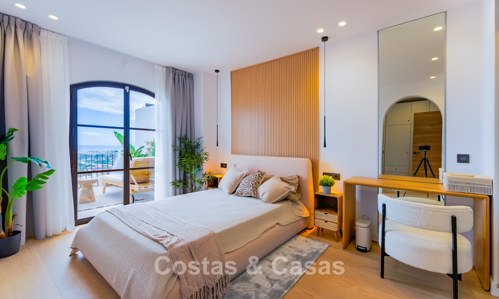 Move-in ready, spacious 3-bedroom townhouse for sale with contemporary interior and sea views in Marbella - Benahavis 782979