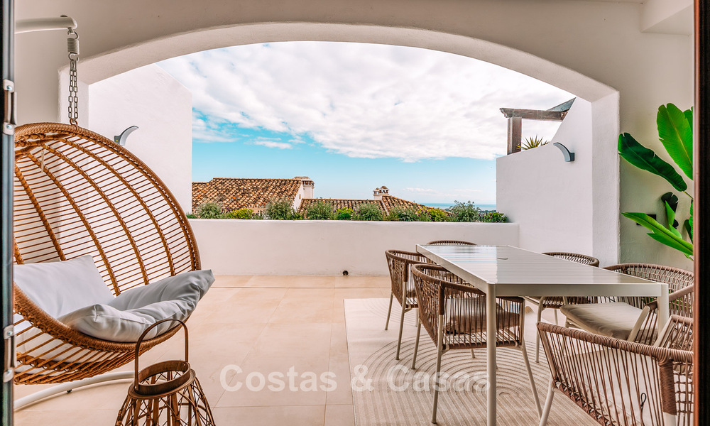Move-in ready, spacious 3-bedroom townhouse for sale with contemporary interior and sea views in Marbella - Benahavis 782984
