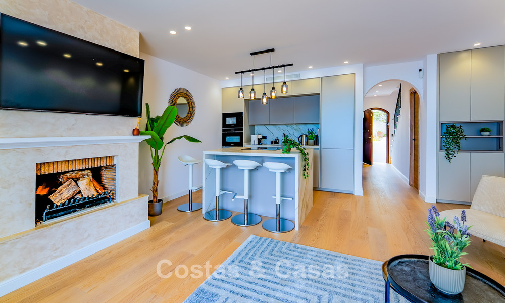Move-in ready, spacious 3-bedroom townhouse for sale with contemporary interior and sea views in Marbella - Benahavis 782986