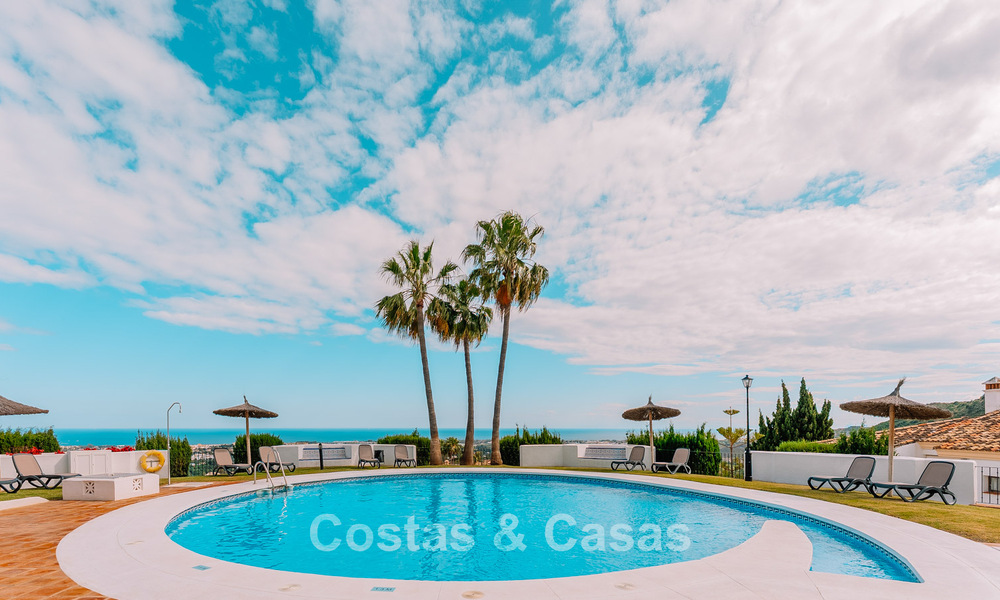 Move-in ready, spacious 3-bedroom townhouse for sale with contemporary interior and sea views in Marbella - Benahavis 782990