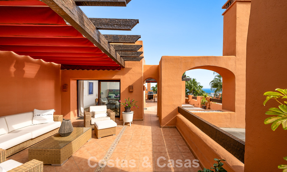 Exceptional duplex penthouse for sale, within walking distance to Puerto Banus in Nueva Andalucia, Marbella 783045