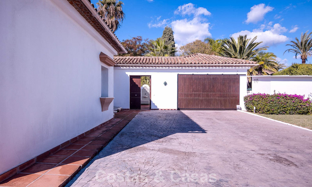 Luxury Mediterranean-style villa for sale within walking distance of the beach and amenities in Guadalmina Baja, Marbella 783096