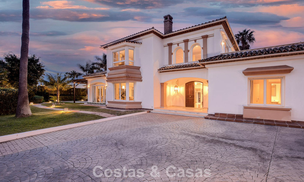 Luxury Mediterranean-style villa for sale within walking distance of the beach and amenities in Guadalmina Baja, Marbella 783099