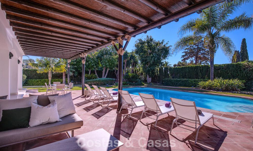 Luxury Mediterranean-style villa for sale within walking distance of the beach and amenities in Guadalmina Baja, Marbella 783101