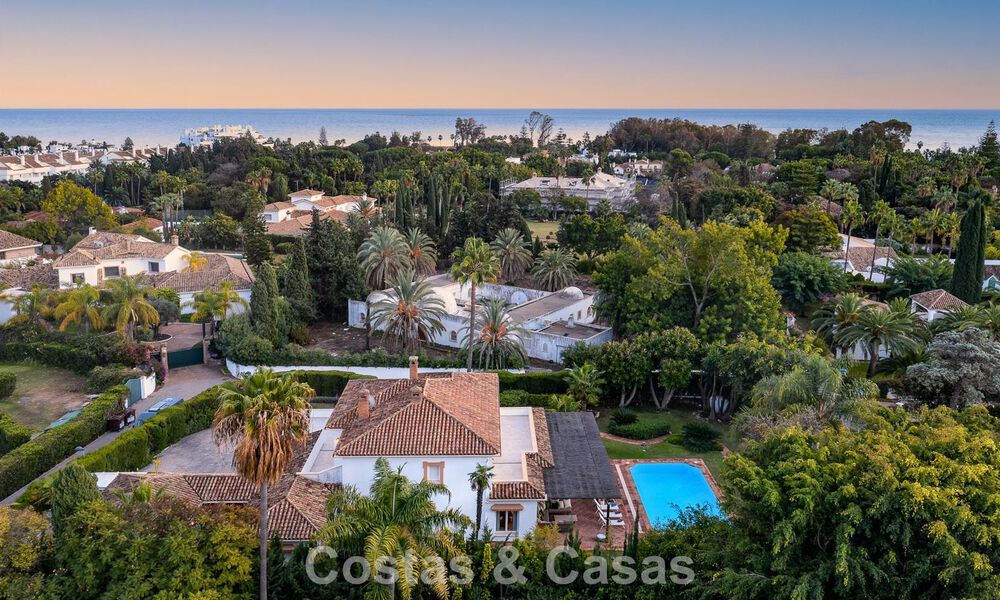 Luxury Mediterranean-style villa for sale within walking distance of the beach and amenities in Guadalmina Baja, Marbella 783119