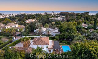 Luxury Mediterranean-style villa for sale within walking distance of the beach and amenities in Guadalmina Baja, Marbella 783119 