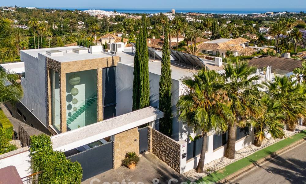 Sophisticated luxury villa for sale with private tennis court in the heart of Nueva Andalucia, Marbella 783595