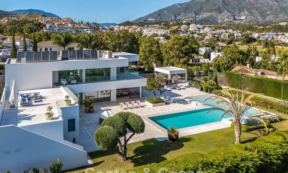 Sophisticated luxury villa for sale with private tennis court in the heart of Nueva Andalucia, Marbella 783597
