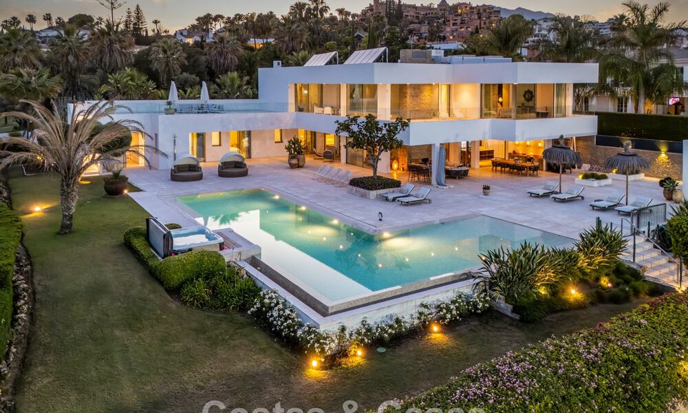 Sophisticated luxury villa for sale with private tennis court in the heart of Nueva Andalucia, Marbella 783598