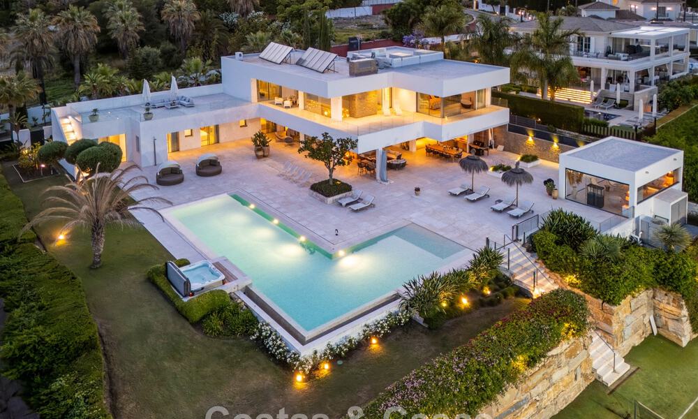 Sophisticated luxury villa for sale with private tennis court in the heart of Nueva Andalucia, Marbella 783599