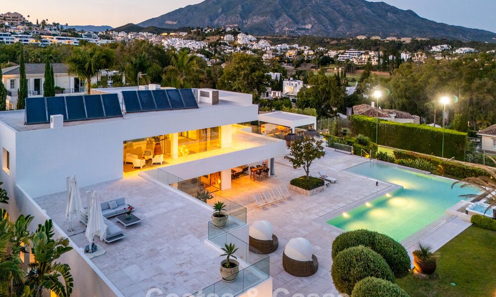 Sophisticated luxury villa for sale with private tennis court in the heart of Nueva Andalucia, Marbella 783600