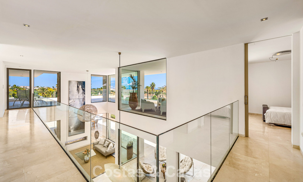 Sophisticated luxury villa for sale with private tennis court in the heart of Nueva Andalucia, Marbella 783603