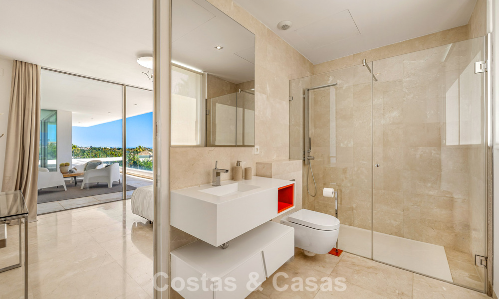 Sophisticated luxury villa for sale with private tennis court in the heart of Nueva Andalucia, Marbella 783605