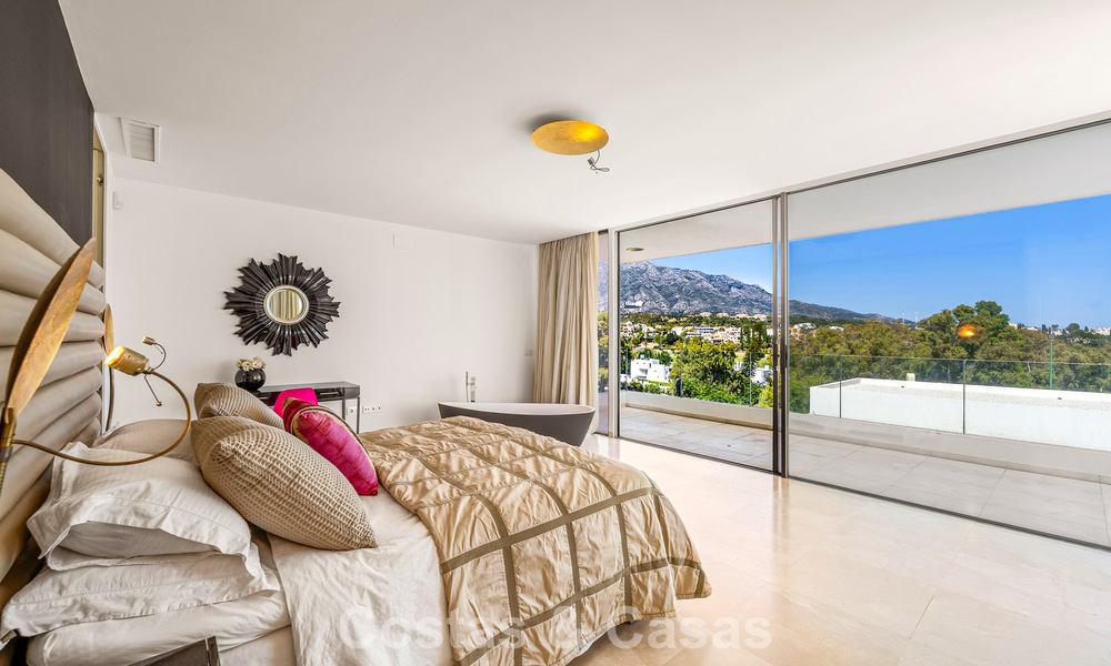 Sophisticated luxury villa for sale with private tennis court in the heart of Nueva Andalucia, Marbella 783610