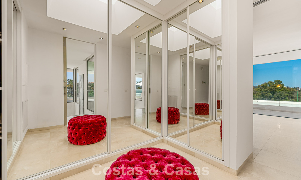Sophisticated luxury villa for sale with private tennis court in the heart of Nueva Andalucia, Marbella 783612