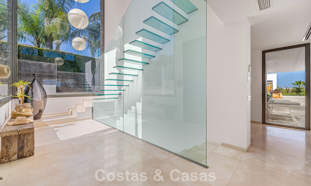 Sophisticated luxury villa for sale with private tennis court in the heart of Nueva Andalucia, Marbella 783615