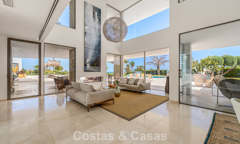Sophisticated luxury villa for sale with private tennis court in the heart of Nueva Andalucia, Marbella 783618