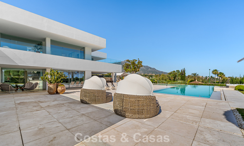 Sophisticated luxury villa for sale with private tennis court in the heart of Nueva Andalucia, Marbella 783620
